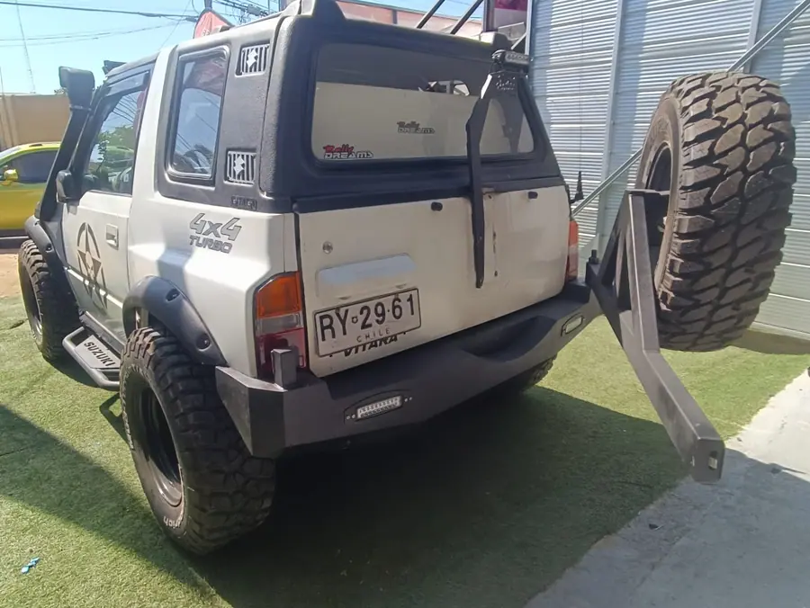 Parachoque trasero Vitara 1G con porta neumático
