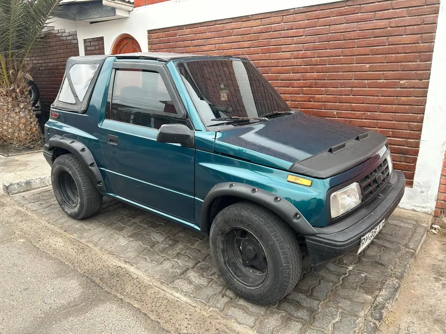 Bota aguas Suzuki Vitara 1G
