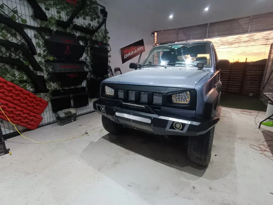 Máscara Daihatsu Feroza