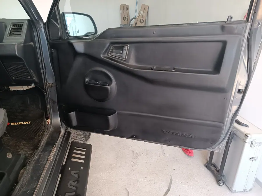 Tapiz de Puertas Suzuki Vitara Bot. Corta