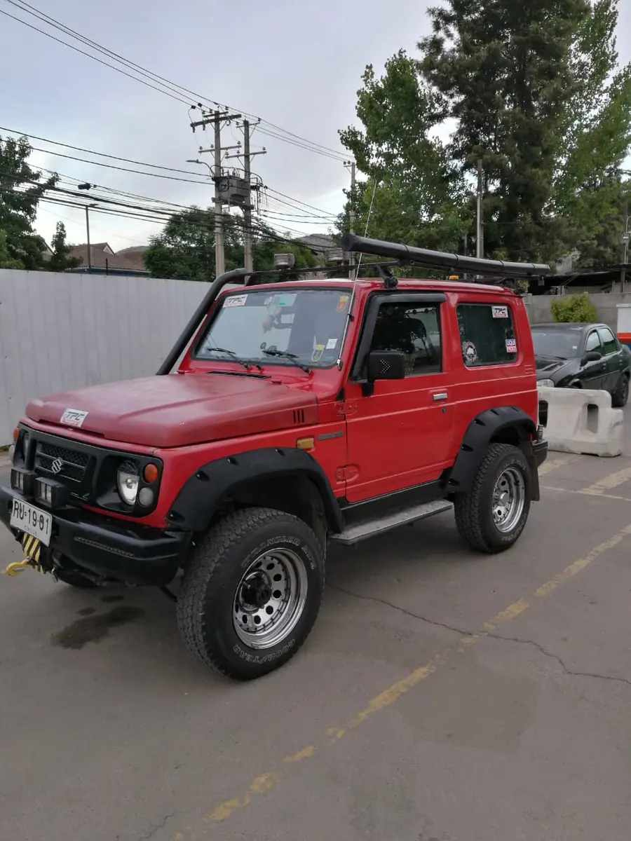 Suzuki Samurai equipado con fangueras Rondón Industry