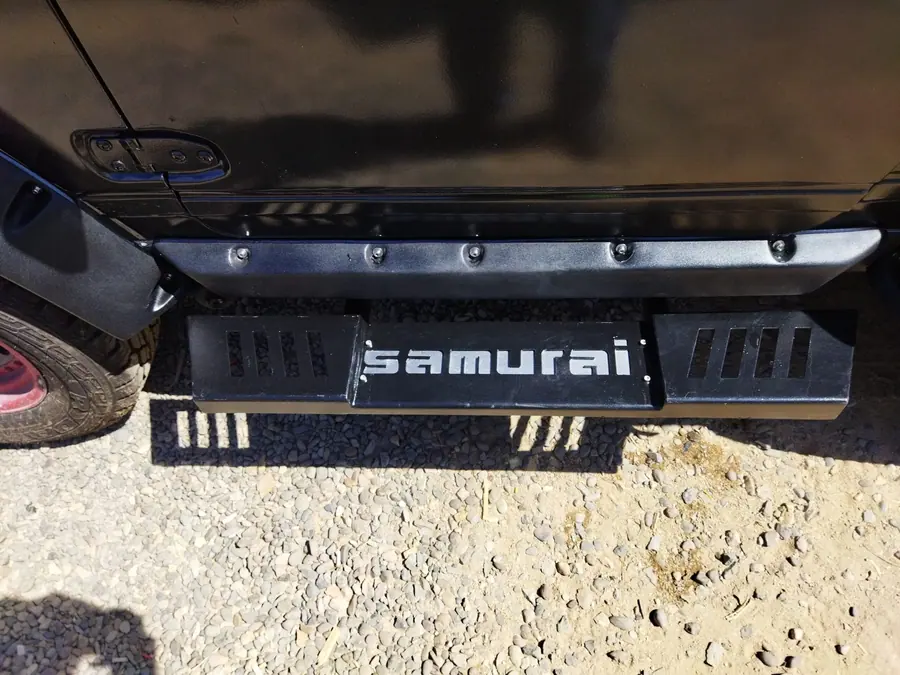 Pisaderas Suzuki Samurai