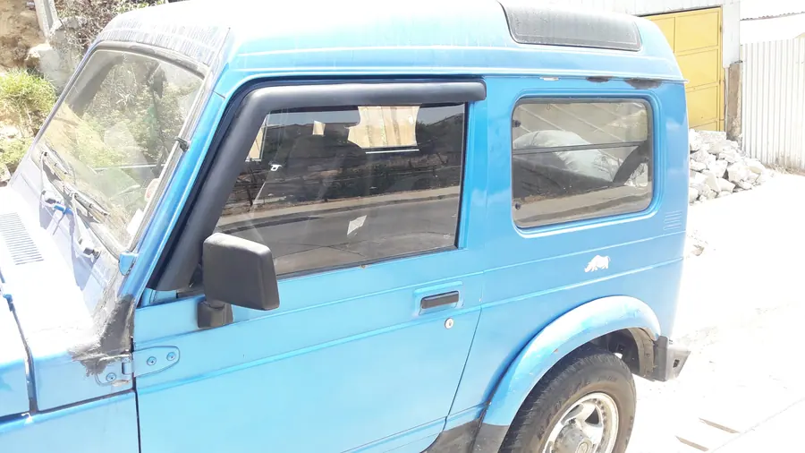 Bota agua Suzuki Samurai