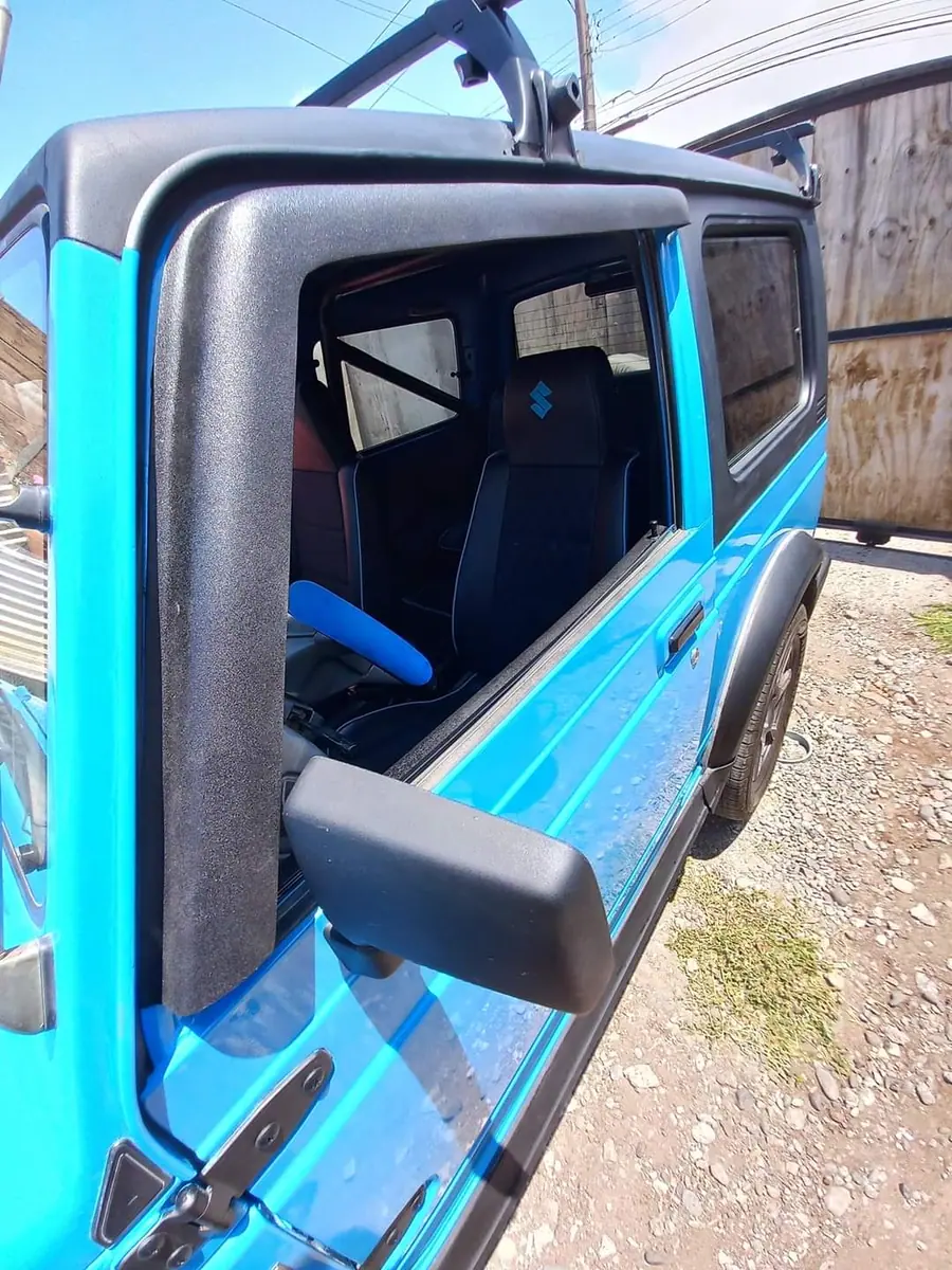 Bota agua Suzuki Samurai
